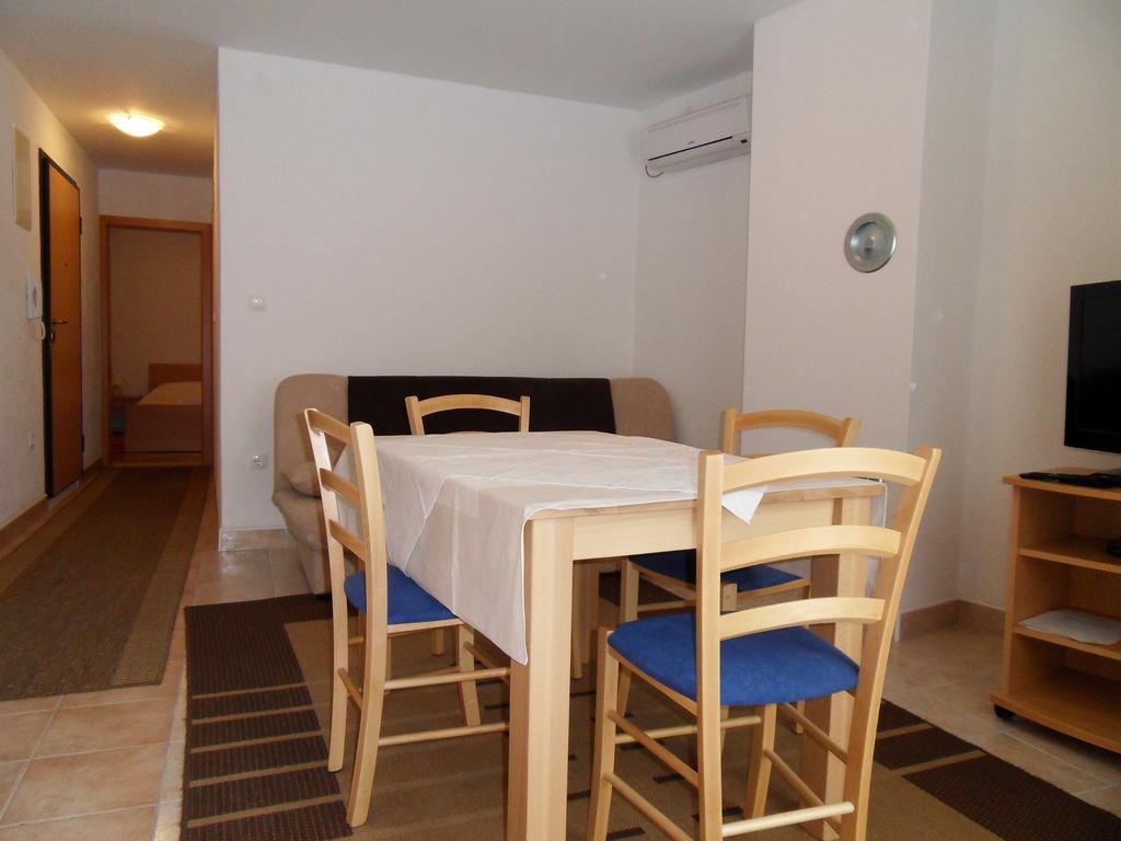 Apartments Petricevic 2 Selce Exterior photo